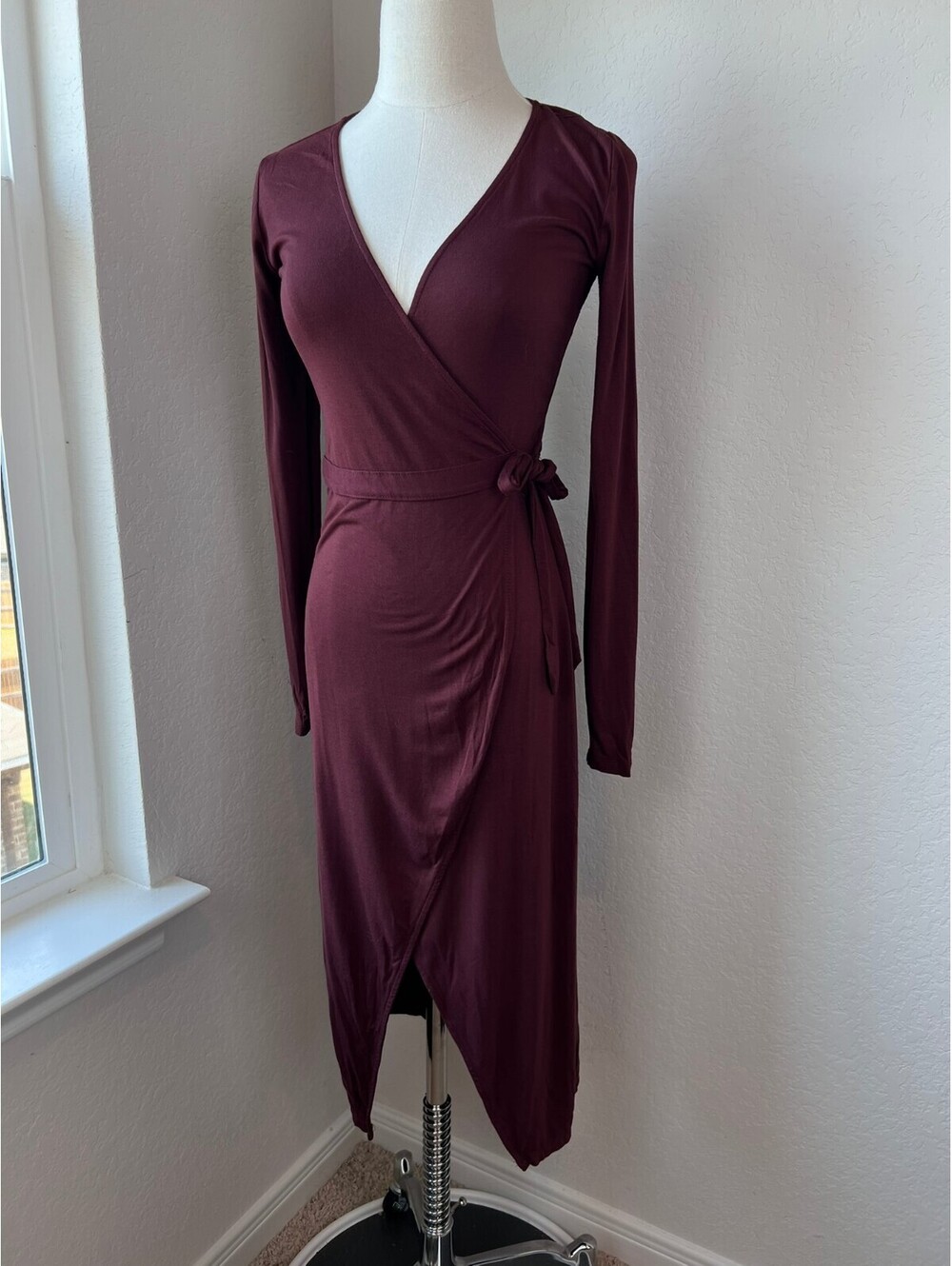 Forever 21 Whimsigoth Long Sleeve Vneck Wrap Midi Dress size XS Burgundy
